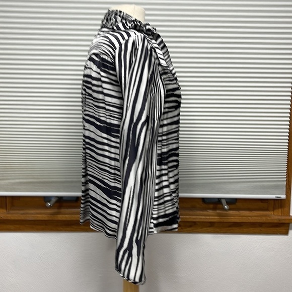 Banana Republic NWT Zebra Print Mock Neck Tie Ling Sleeve Blouse Size XS - Picture 6 of 12